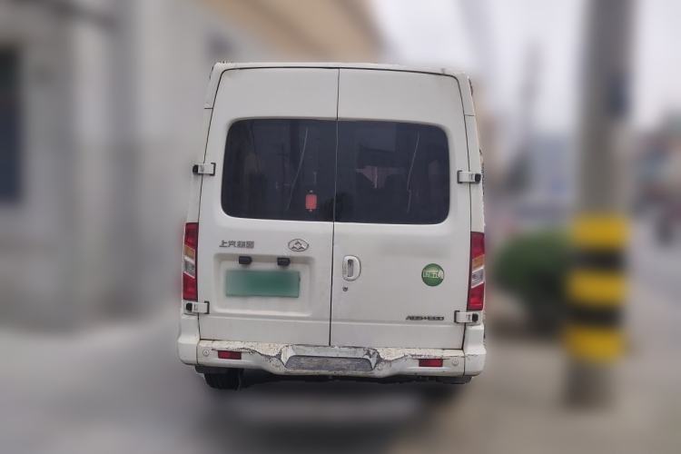 Used SAIC MAXUS Xintu V80 2017 2.5T 5-Speed Manual Aoyuntong National V Short Wheelbase Mid-Roof 5/6/10-Seater Rear