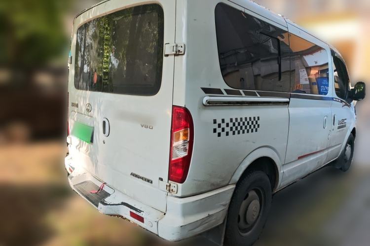 Used SAIC MAXUS Xintu V80 2017 2.5T 6-Speed Manual Aoyuntong National V Standard Short Wheelbase Ultra-Low Roof with 5/6/10 Seats Rear Right 45 Deg