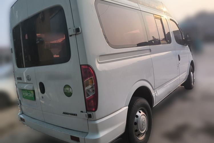 Used SAIC MAXUS Xintu V80 2017 2.5T 5-Speed Manual Aoyuntong National V Short Wheelbase Mid-Roof 5/6/10-Seater Rear Right 45 Deg