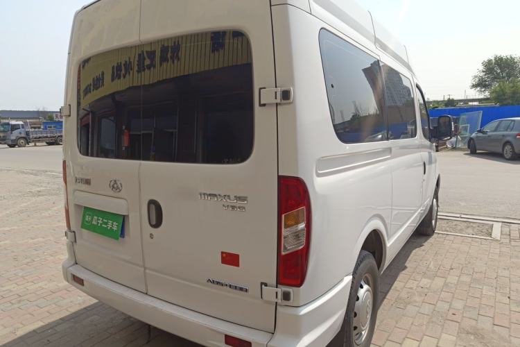Used SAIC MAXUS Xintu V80 2017 2.5T Manual Shangjie Version China IV Emission Standard Short Wheelbase Mid-Roof 9-Seater Rear Right 45 Deg