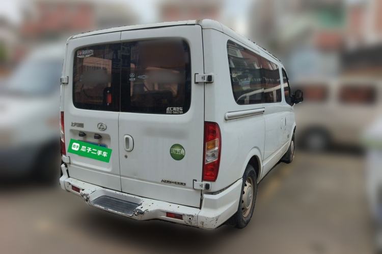 Used SAIC MAXUS Xintu V80 2017 2.5T 5-Speed Manual Aoyuntong National V Short Wheelbase Ultra-Low Roof 5/6/10-Seater Rear Right 45 Deg