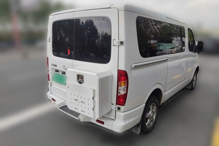 Used SAIC MAXUS Xintu V80 2017 2.5T 6-Speed Manual Aoyuntong National V Standard Short Wheelbase Ultra-Low Roof with 5/6/10 Seats Rear Right 45 Deg