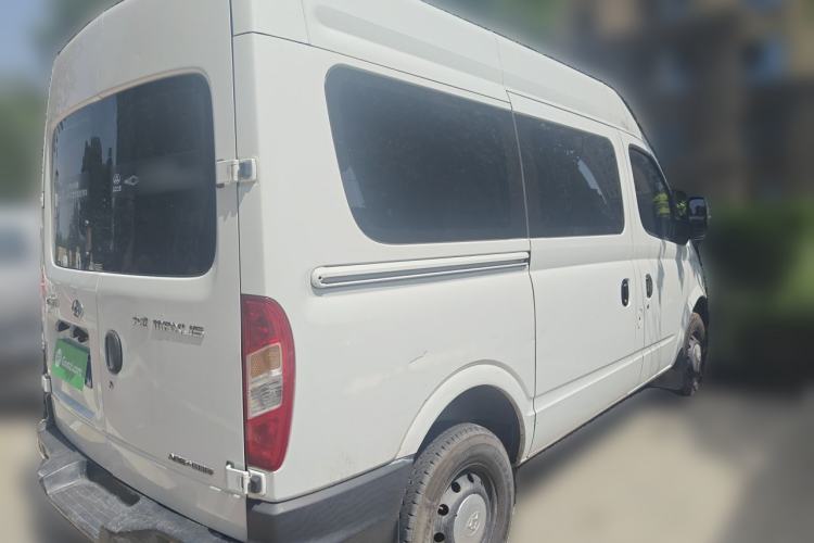 Used SAIC MAXUS Xintu V80 2017 2.5T 5-Speed Manual Aoyuntong National V Short Wheelbase Mid-Roof 5/6/10-Seater Rear Right 45 Deg