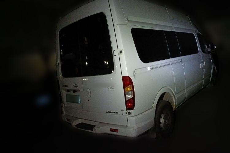 Used SAIC MAXUS Xintu V80 2017 2.5T 5-Speed Manual Aoyuntong National V Standard Long Wheelbase High-Roof 6-10 Seater Rear Right 45 Deg