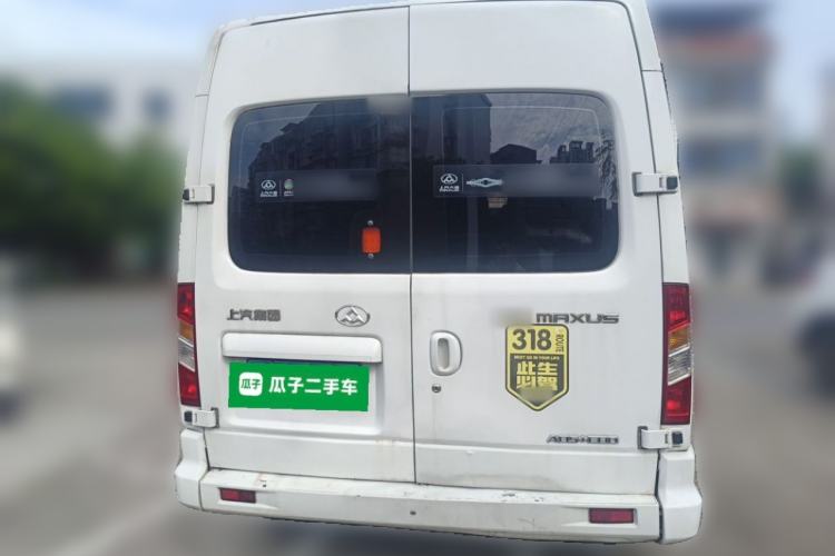 Used SAIC MAXUS Xintu V80 2017 2.5T 5-Speed Manual Aoyuntong National IV Long Wheelbase Mid-Roof 6-10 Seater Rear