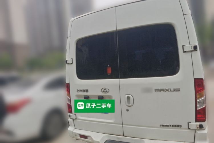 Used SAIC MAXUS Xintu V80 2017 2.5T 5-Speed Manual Aoyuntong China IV Short Wheelbase Mid-Height 5/6/10-Seater Rear