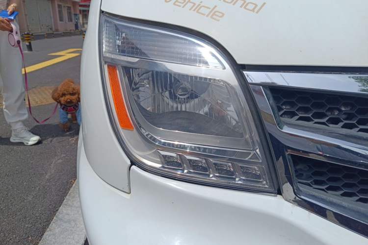 Used SAIC MAXUS Xintu V80  Right Front Headlight