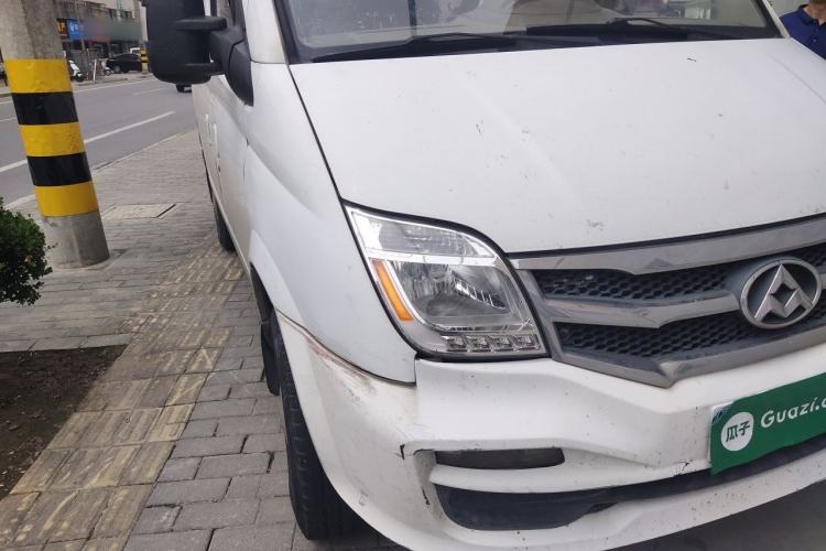 Used SAIC MAXUS Xintu V80 2017 2.5T 5-Speed Manual Aoyuntong National V Short Wheelbase Mid-Roof 5/6/10-Seater Right Front Headlight