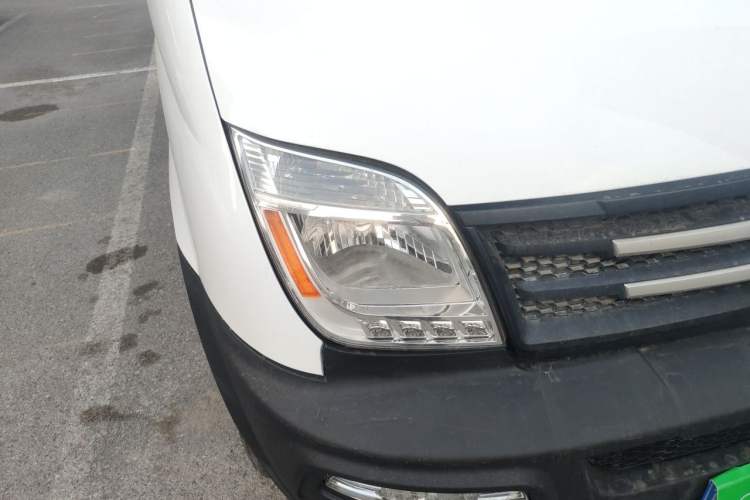 Used SAIC MAXUS Xintu V80  Right Front Headlight