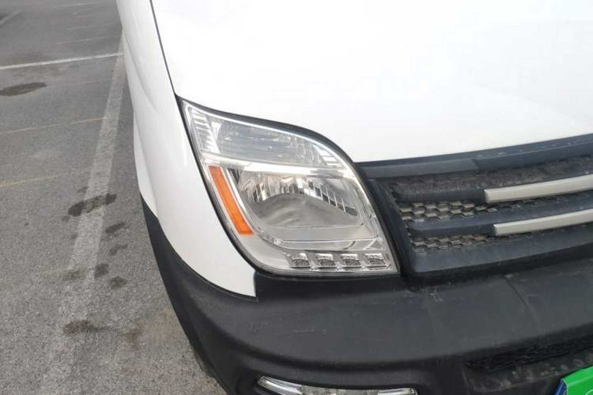 Used SAIC MAXUS Xintu V80  Right Front Headlight