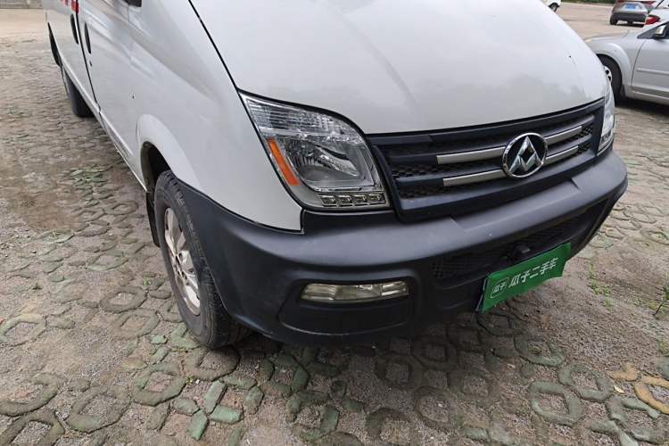 Used SAIC MAXUS Xintu V80  Right Front Headlight