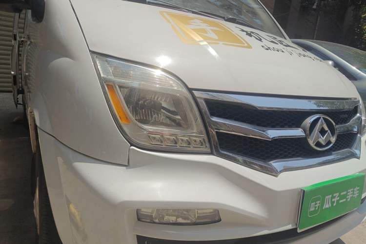 Used SAIC MAXUS Xintu V80 2017 2.5T 6-Speed Manual Aoyuntong National V Standard Short Wheelbase Ultra-Low Roof with 5/6/10 Seats Right Front Headlight