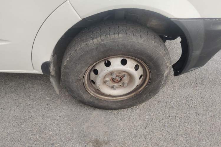Used SAIC MAXUS Xintu V80  Right Front Wheel Hub