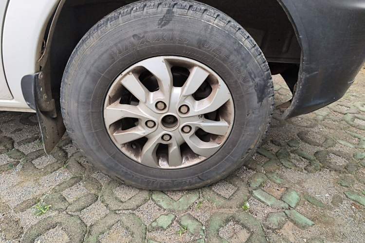 Used SAIC MAXUS Xintu V80  Right Front Wheel Hub