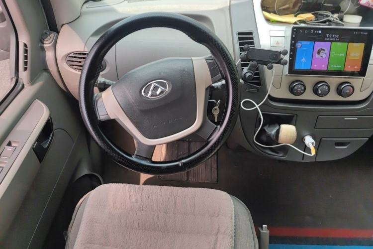 Used SAIC MAXUS Xintu V80 2017 2.5T 6-Speed Manual Aoyuntong National V Standard Short Wheelbase Ultra-Low Roof with 5/6/10 Seats Steering Wheel