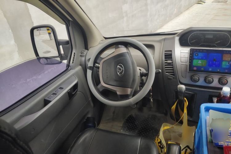 Used SAIC MAXUS Xintu V80 2017 2.5T 5-Speed Manual Aoyuntong National V Short Wheelbase Mid-Roof 5/6/10-Seater Steering Wheel