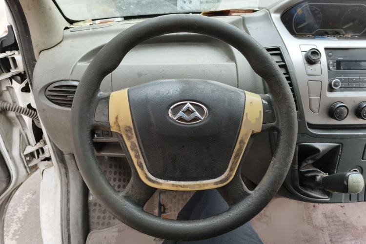 Used SAIC MAXUS Xintu V80 2017 2.5T 5-Speed Manual Aoyuntong National V Short Wheelbase Mid-Roof 5/6/10-Seater Steering Wheel