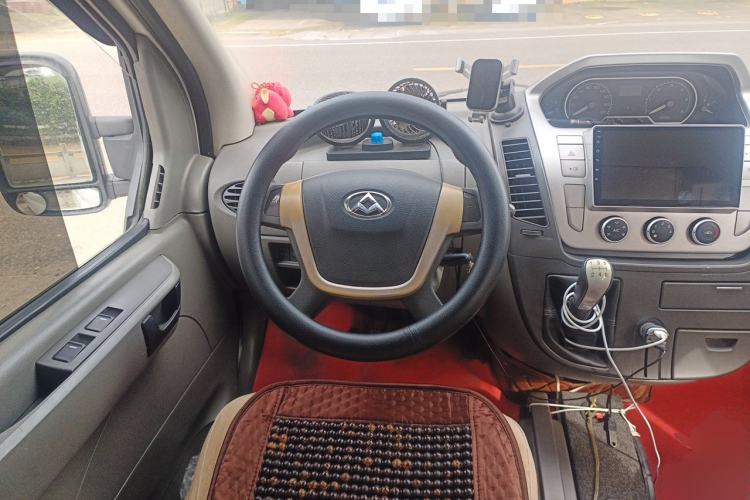 Used SAIC MAXUS Xintu V80 2017 2.5T 5-Speed Manual Aoyuntong National IV Long Wheelbase Mid-Roof 6-10 Seater Steering Wheel