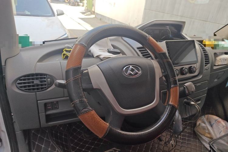 Used SAIC MAXUS Xintu V80 2017 2.5T AMT Aoyuntong National V Short Wheelbase Mid-Roof 5/6/10-Seater Steering Wheel