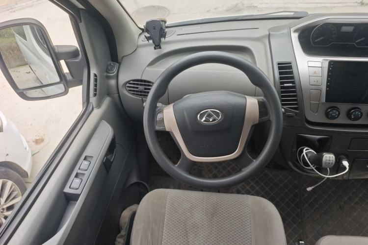 Used SAIC MAXUS Xintu V80 2017 2.5T 5-Speed Manual Aoyuntong China IV Short Wheelbase Mid-Height 5/6/10-Seater Steering Wheel