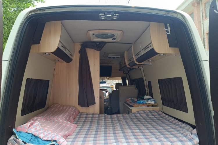 Used SAIC MAXUS Xintu V80  Trunk