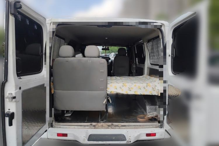Used SAIC MAXUS Xintu V80 2017 2.5T 6-Speed Manual Aoyuntong National V Standard Short Wheelbase Ultra-Low Roof with 5/6/10 Seats Trunk
