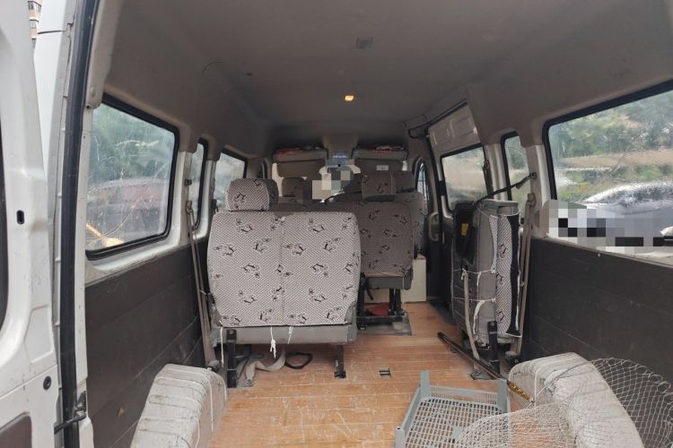 Used SAIC MAXUS Xintu V80 2017 2.5T 5-Speed Manual Aoyuntong National IV Long Wheelbase Mid-Roof 6-10 Seater Trunk