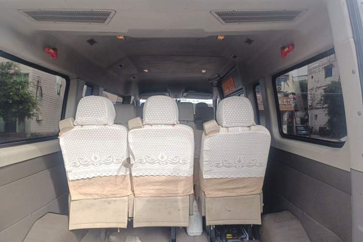 Used SAIC MAXUS Xintu V80 2017 2.5T 5-Speed Manual Aoyuntong National IV Long Wheelbase Mid-Roof 6-10 Seater Trunk