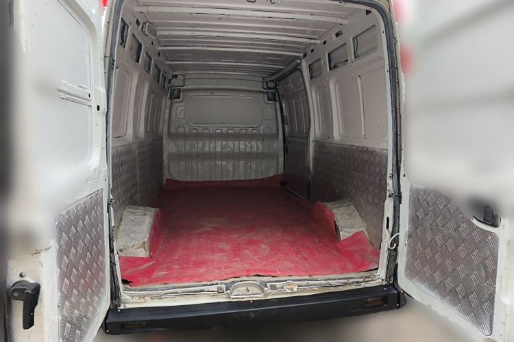 Used SAIC MAXUS Xintu V80  Trunk