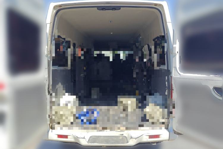 Used SAIC MAXUS Xintu V80 2017 2.5T 5-Speed Manual Aoyuntong National V Long Wheelbase Mid-Roof 6-10 Seater Trunk