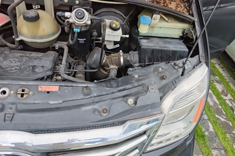 Used SAIC MAXUS Xintu V80  Engine Bay Left