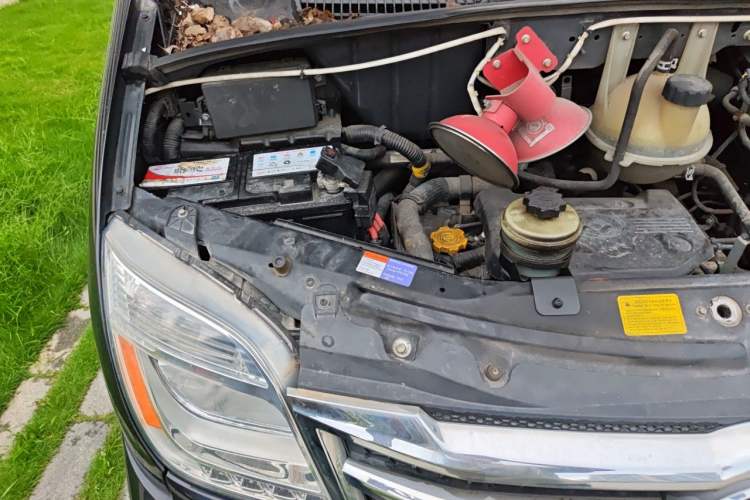 Used SAIC MAXUS Xintu V80  Engine Bay Right