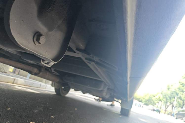 Used SAIC MAXUS Xintu V80  Chassis Rear Right