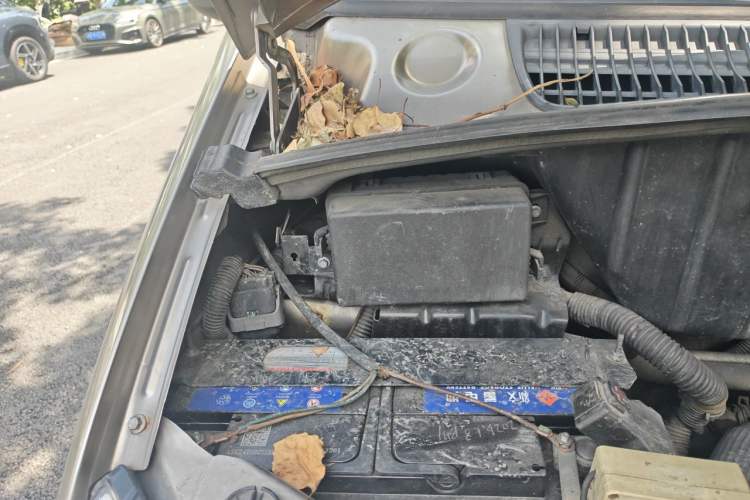 Used SAIC MAXUS Xintu V80  Engine Bay Right
