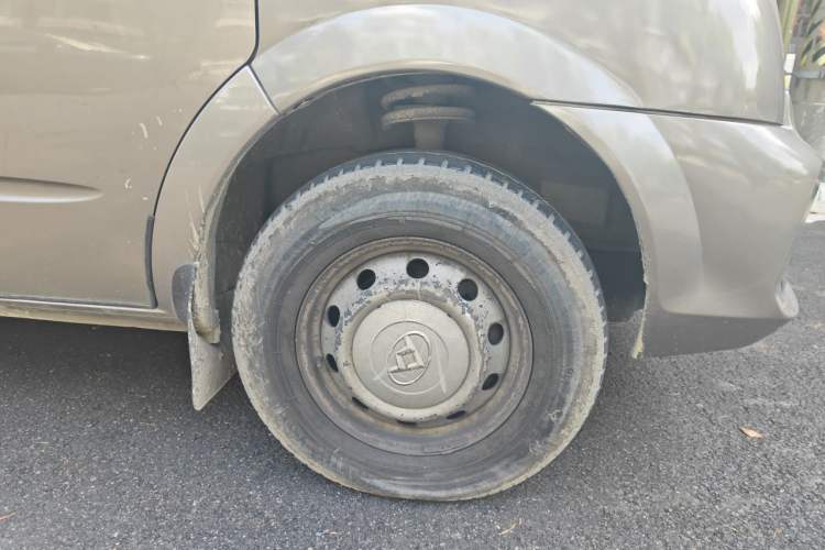 Used SAIC MAXUS Xintu V80  Right Front Wheel Hub