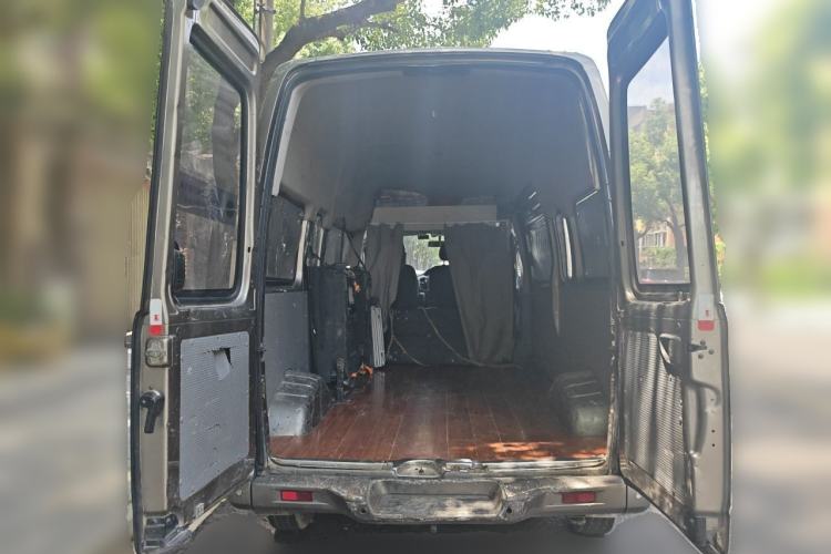 Used SAIC MAXUS Xintu V80  Trunk