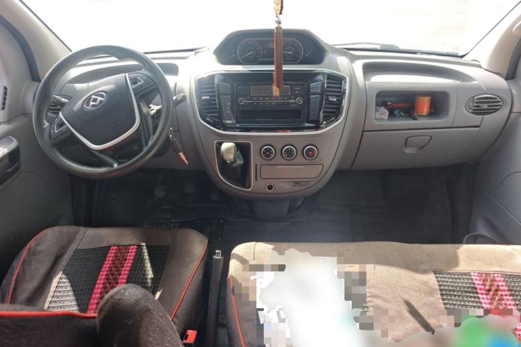 Used SAIC MAXUS Xintu V80 2018 2.5T 6-Speed Manual Aowentong Long-Wheelbase Mid-Roof 7/10-Seater Center Console