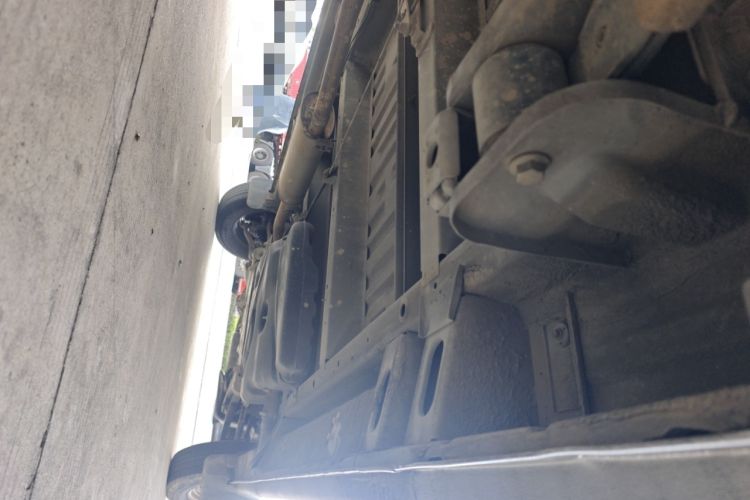 Used SAIC MAXUS Xintu V80 2018 2.5T 6-Speed Manual Aowentong Long-Wheelbase Mid-Roof 7/10-Seater Chassis Rear Right