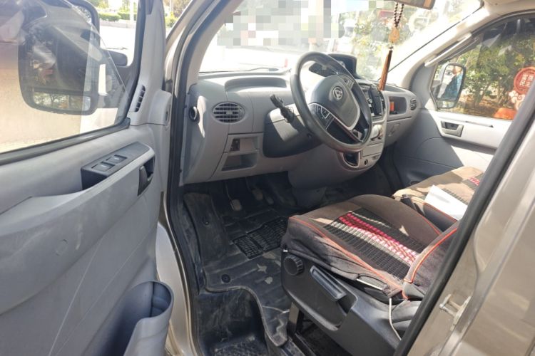 Used SAIC MAXUS Xintu V80 2018 2.5T 6-Speed Manual Aowentong Long-Wheelbase Mid-Roof 7/10-Seater Driver Seat