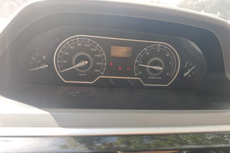 Used SAIC MAXUS Xintu V80 2018 2.5T 6-Speed Manual Aowentong Long-Wheelbase Mid-Roof 7/10-Seater Instrument Cluster
