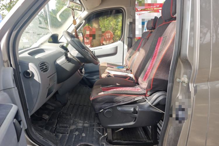 Used SAIC MAXUS Xintu V80 2018 2.5T 6-Speed Manual Aowentong Long-Wheelbase Mid-Roof 7/10-Seater Left Front Seat