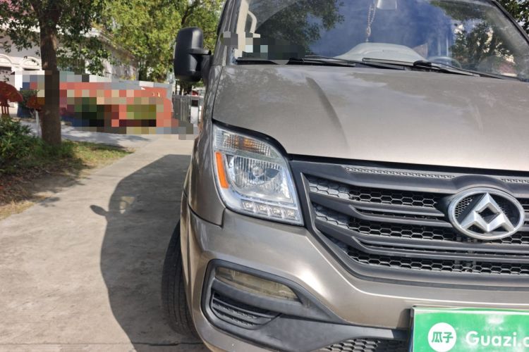 Used SAIC MAXUS Xintu V80 2018 2.5T 6-Speed Manual Aowentong Long-Wheelbase Mid-Roof 7/10-Seater Right Front Headlight