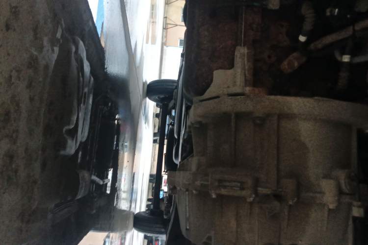 Used SAIC MAXUS Xintu V80 2018 2.5T 6-Speed Manual Aoyuntong Short Wheelbase Mid-Height 5-6 Seater Chassis Front