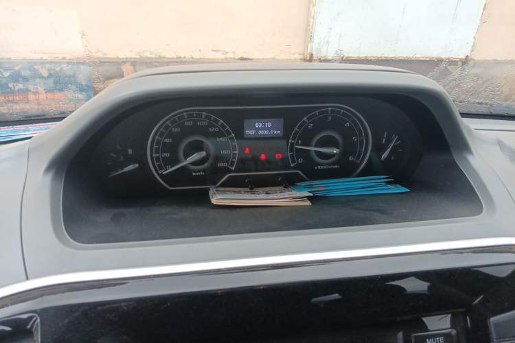 Used SAIC MAXUS Xintu V80 2018 2.5T 6-Speed Manual Aoyuntong Short Wheelbase Mid-Height 5-6 Seater Instrument Cluster