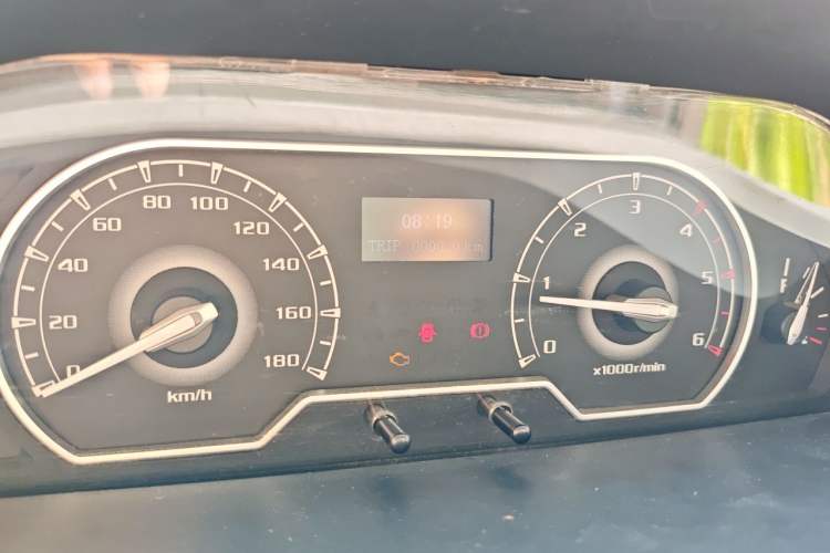 Used SAIC MAXUS Xintu V80 2018 2.5T 6-Speed Manual Commercial Short Wheelbase Mid-Height 9-Seater Instrument Cluster