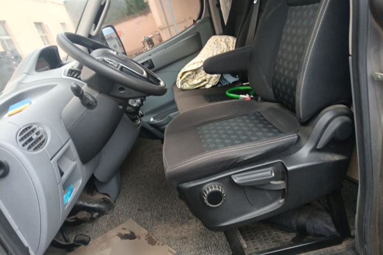 Used SAIC MAXUS Xintu V80 2018 2.5T 6-Speed Manual Aoyuntong Short Wheelbase Mid-Height 5-6 Seater Left Front Seat