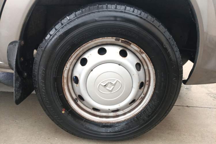 Used SAIC MAXUS Xintu V80 2018 2.5T 6-Speed Manual Aoyuntong Short Wheelbase Mid-Height 5-6 Seater Right Front Wheel Hub