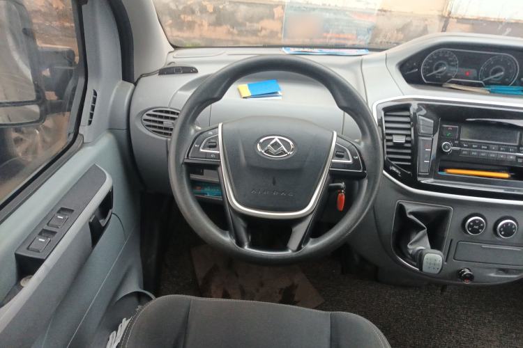Used SAIC MAXUS Xintu V80 2018 2.5T 6-Speed Manual Aoyuntong Short Wheelbase Mid-Height 5-6 Seater Steering Wheel