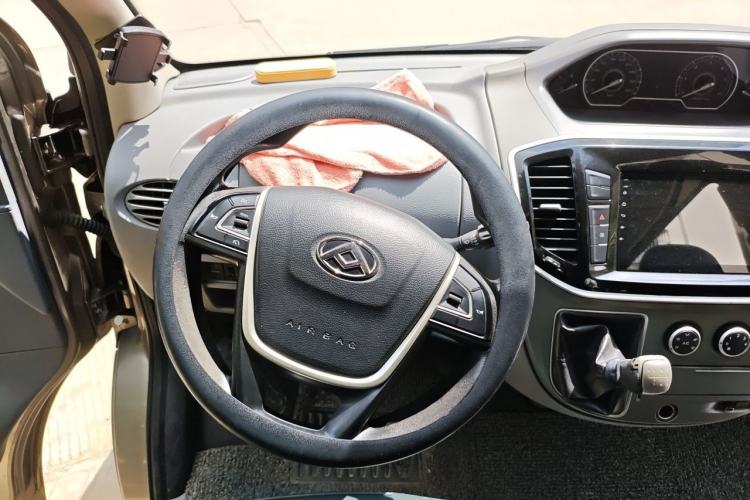 Used SAIC MAXUS Xintu V80 2018 2.5T 6-Speed Manual Commercial Short Wheelbase Mid-Height 9-Seater Steering Wheel