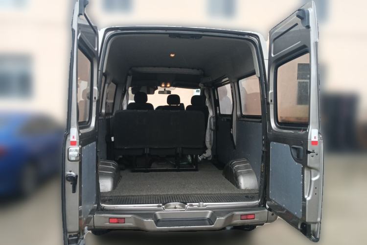 Used SAIC MAXUS Xintu V80 2018 2.5T 6-Speed Manual Aoyuntong Short Wheelbase Mid-Height 5-6 Seater Trunk